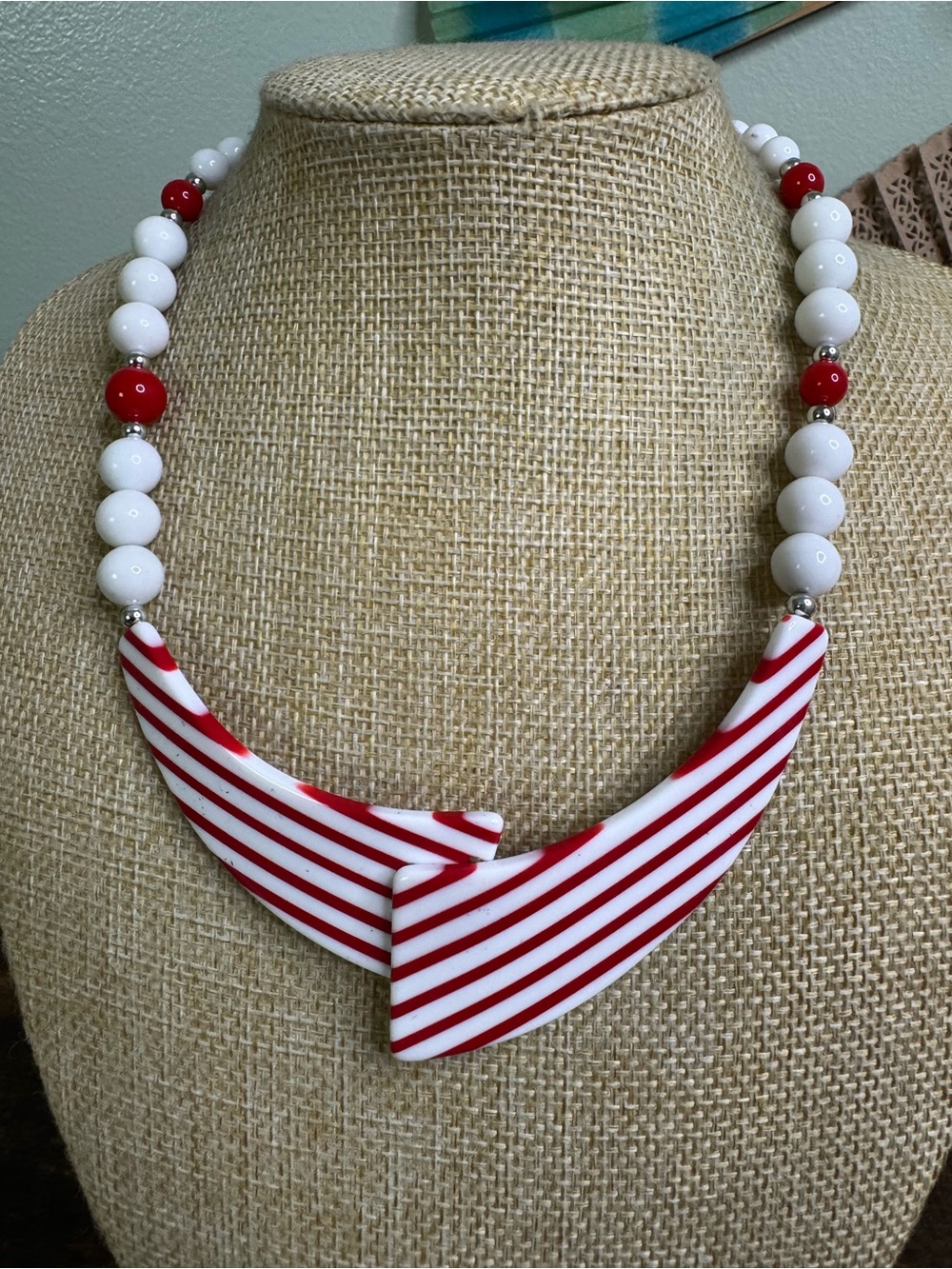 💚4/$20 Vintage 80’s Red and White Striped Bib Acrylic Necklace - Women's Jewelry